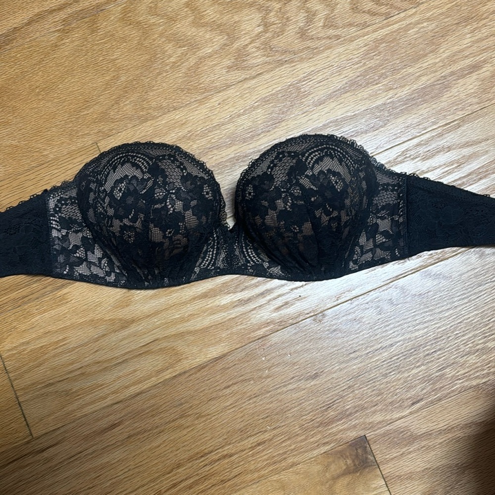 Victoria’s Secret padded strapless black lace bra  32d